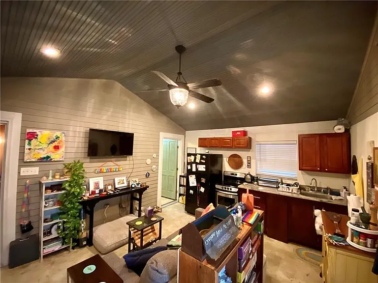 5832 Clara St #B — Photo 3