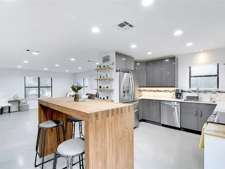 18410 Lake Terrace Dr — Photo 13