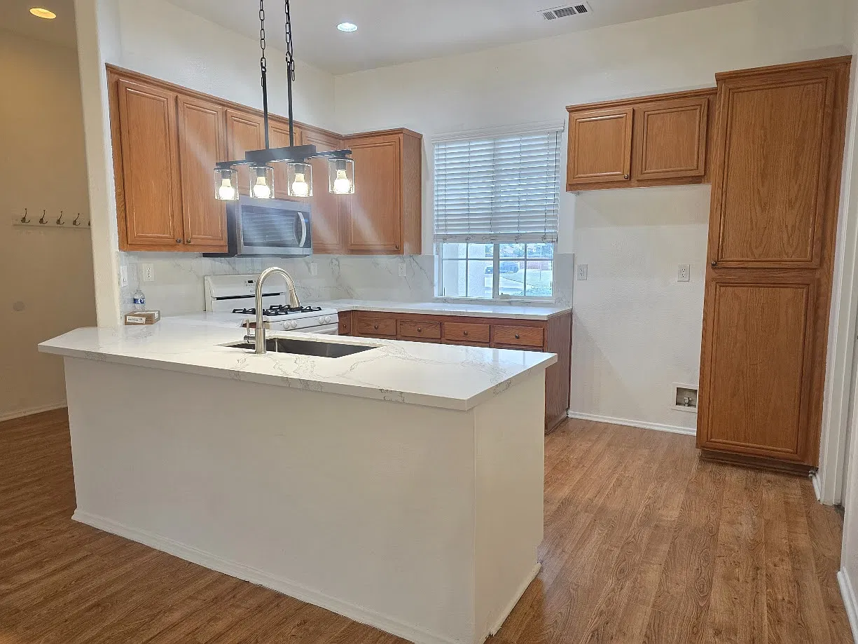 4 bed, 1624 sqft, $3,300 — Photo 4