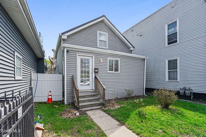 2nd image of 254 3rd Avenue