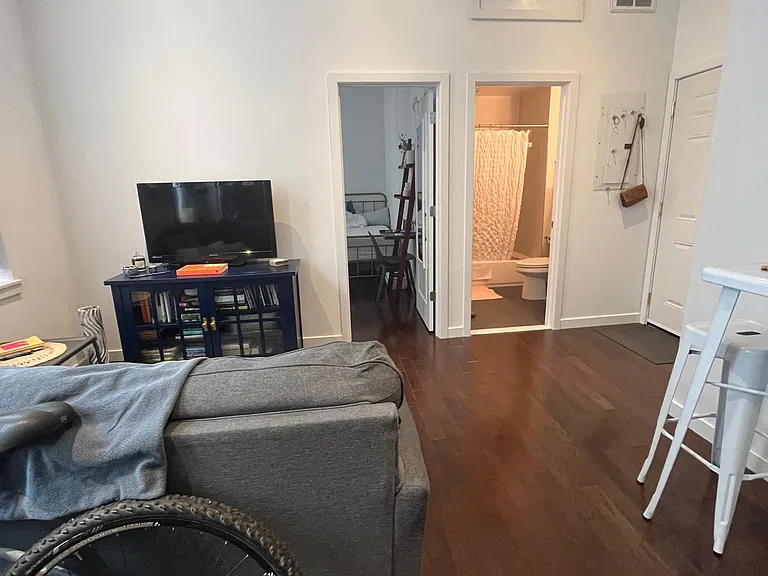 2121 Walnut St #2R — Photo 7
