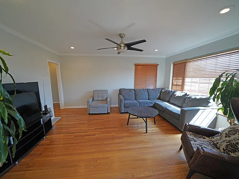 13719 S San Pedro St — Photo 3
