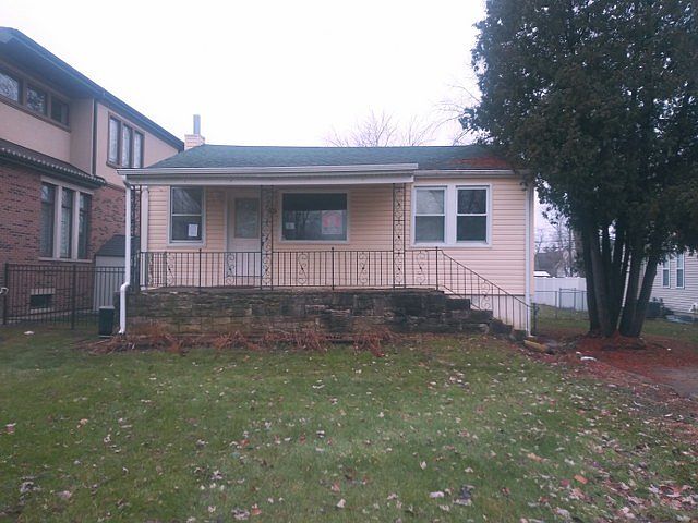 1st image of 23 W Armitage Ave