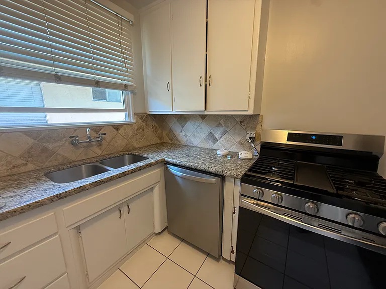 1222 McClellan Dr #8 — Photo 5