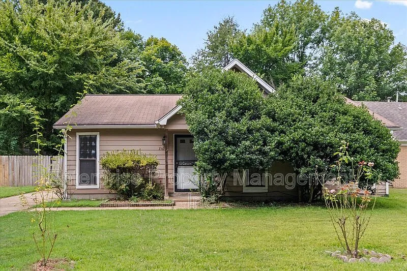 3 bed, 2.0 bath, 1068 sqft, $1,650 — Photo 2