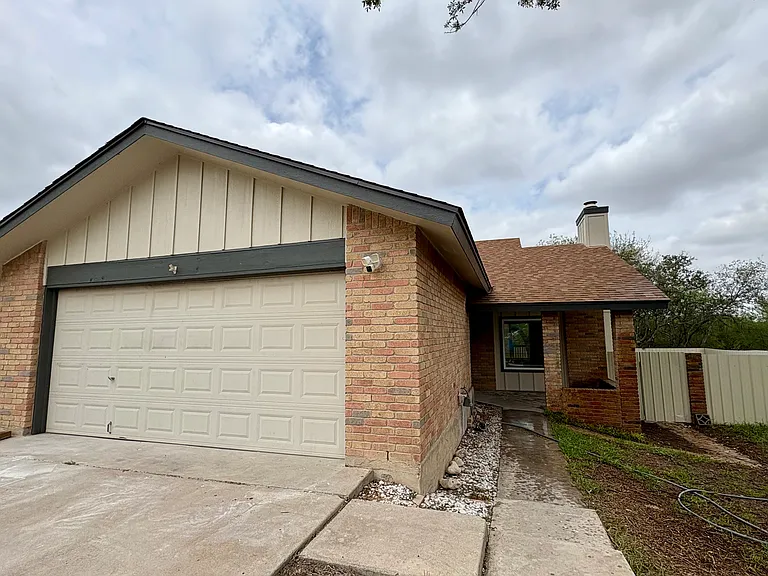 126 Garden Crest Cir — Photo 2