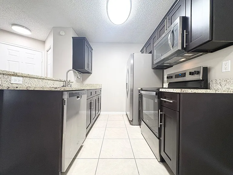 2569 Grassy Point Dr #109 — Photo 7