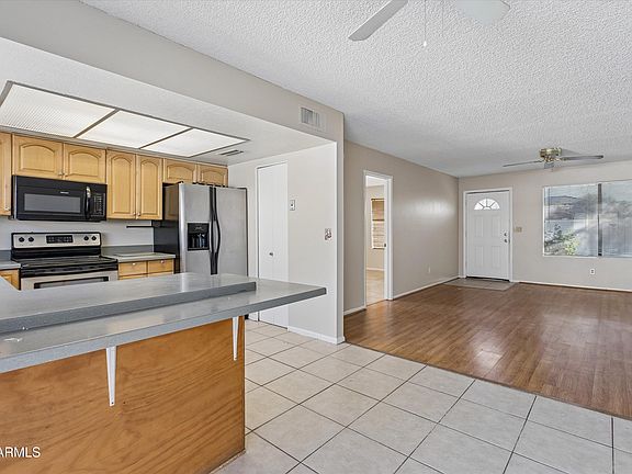 4th image of 2842 E BECK Lane #4