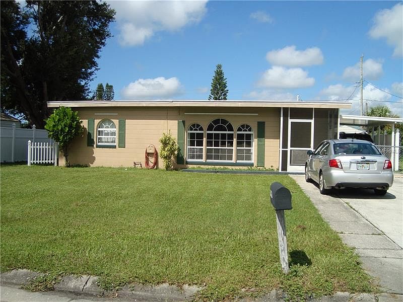 1st image of 820 Palmetto Dr NE