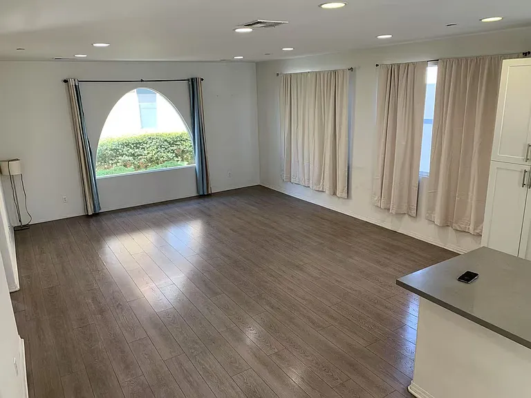 658 Calle Valle — Photo 3