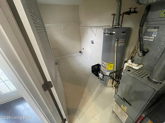 5th image of 6813 Woodhaven Place Dr