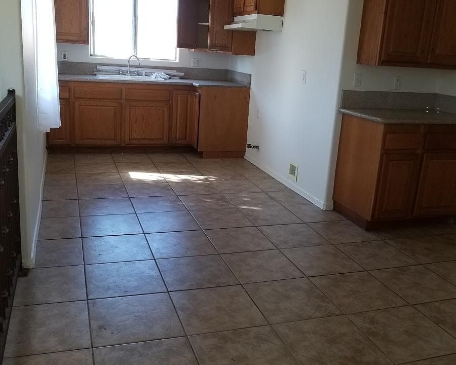 1st image of 923 W 50th St #2