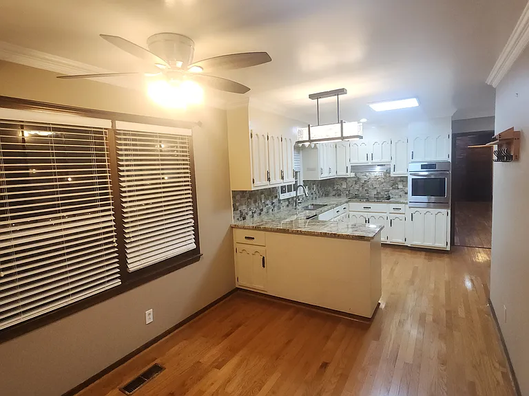 1216 Edinborough Ln — Photo 6