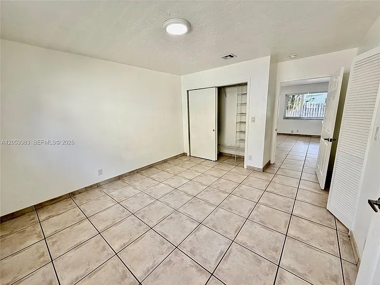 905 SE 13th St #2 — Photo 13