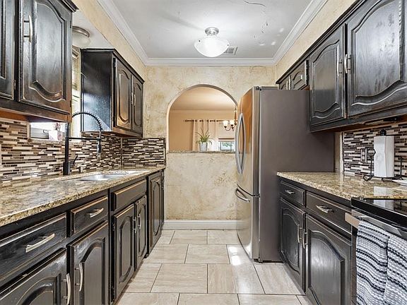 4th image of 3418 Kenwood Cir