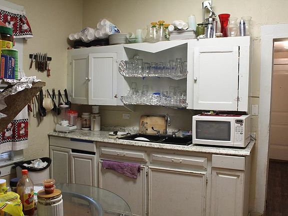 4th image of 837 E Davis Ave