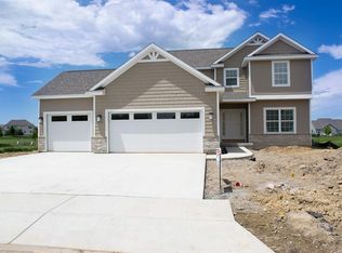 11201 N Greenview Ln, Dunlap, IL 61525