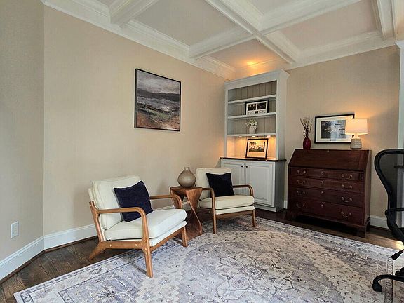 5th image of 304 Rhododendron Dr