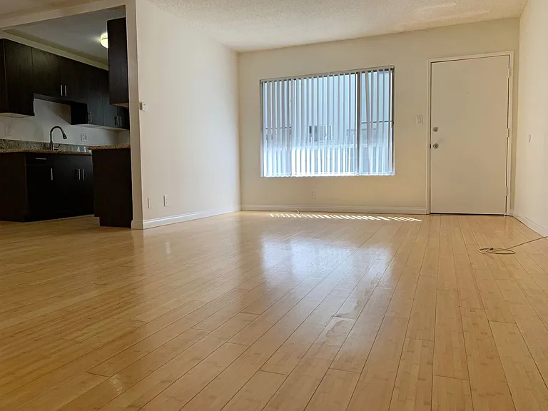 3105 S Durango Ave — Photo 8