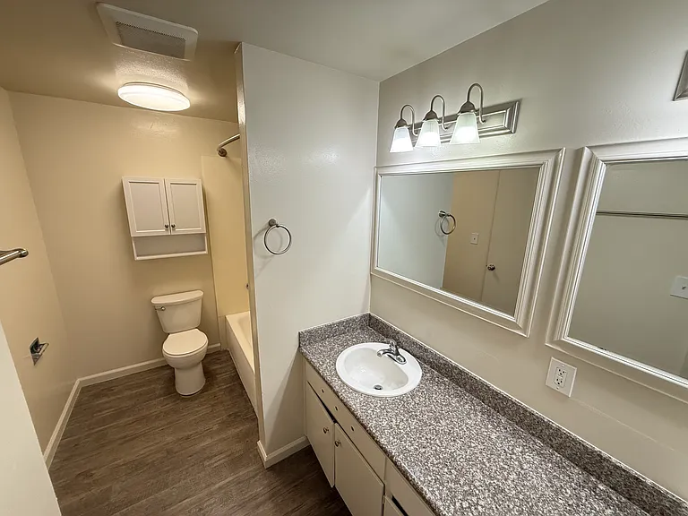 Otis Terrace Apartments — Photo 29