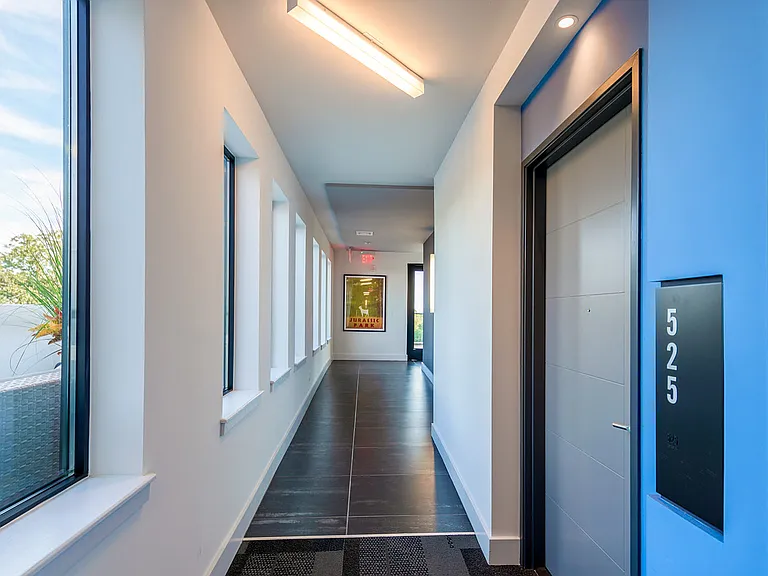 Central — Photo 12