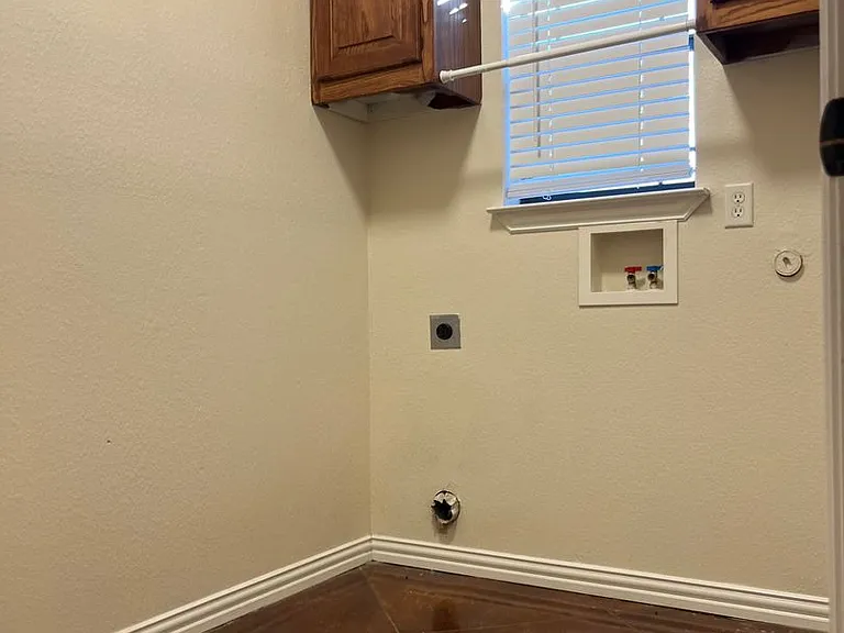 330 Jade Ln — Photo 22