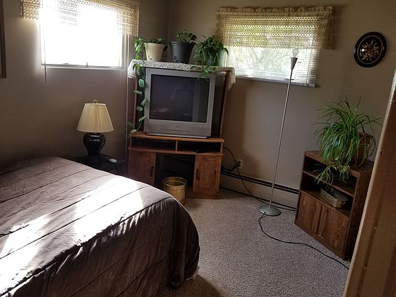 3rd image of 815 W Wyoming Ave