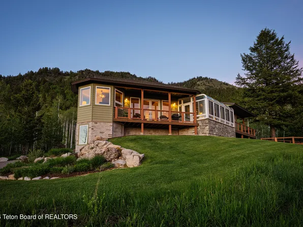 1968 Sunrise Mountain Pl, Star Valley Ranch, WY 83127