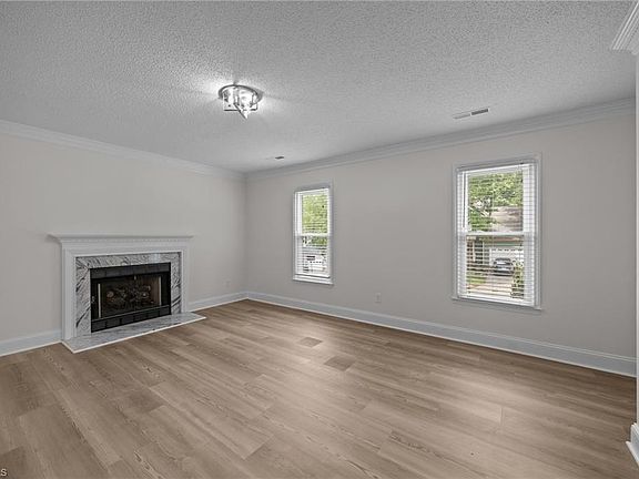 5th image of 3401 Farm Lake St