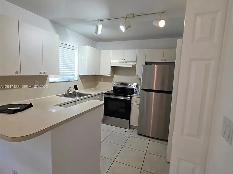 3398 NE 9th Dr #204 — Photo 8