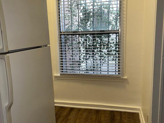 4th image of 250 S Kenmore Ave APT 102