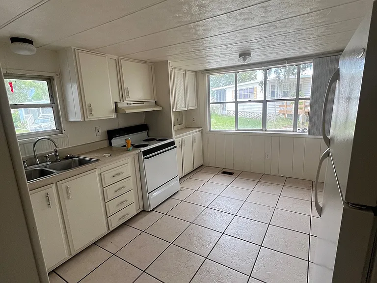 819 Frances Dr — Photo 6