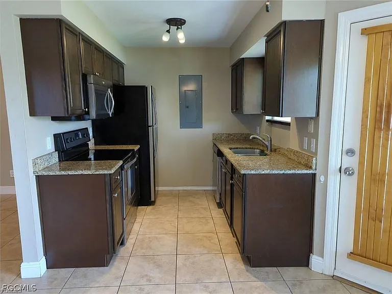 1503 SW 48th Ter — Photo 6