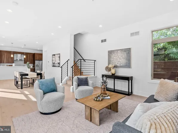 740 S Columbus Blvd Unit 16, Philadelphia, PA 19147