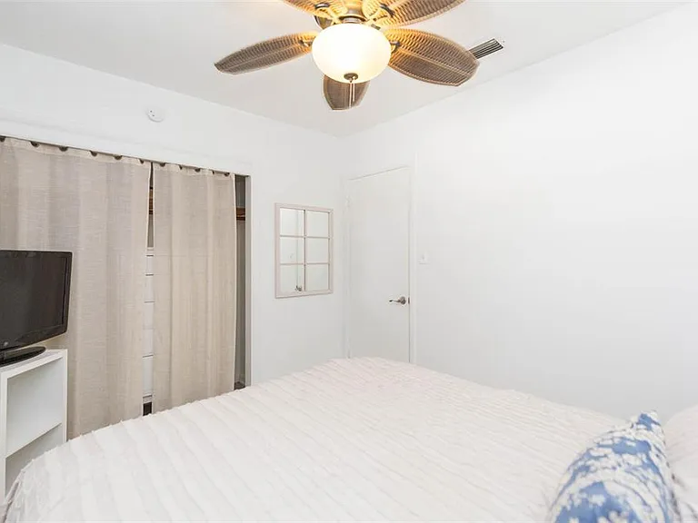 4206 W Wisconsin Ave — Photo 33