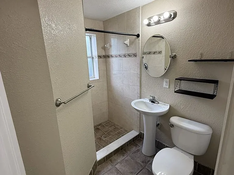 1355 Drew St — Photo 7