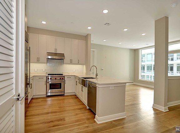 3rd image of 3 Somerset Ln Unit 514