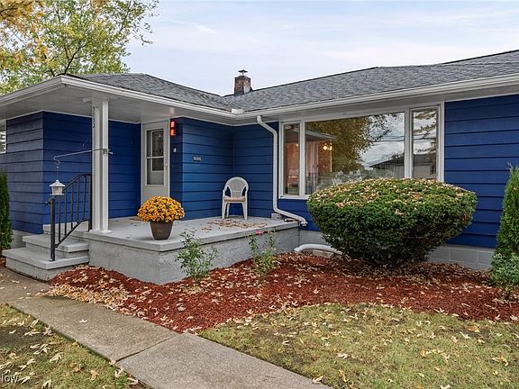 3rd image of 3852 Ashland Ave