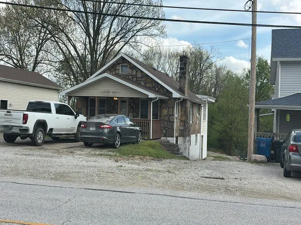 989 S Summit Dr, Holts Summit, MO 65043