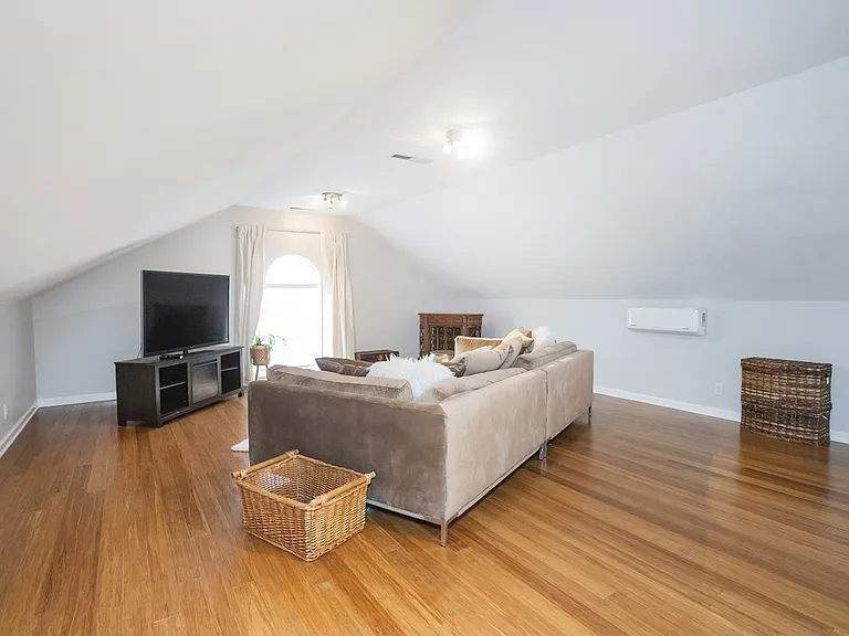 1004 Elmshade Ln — Photo 33