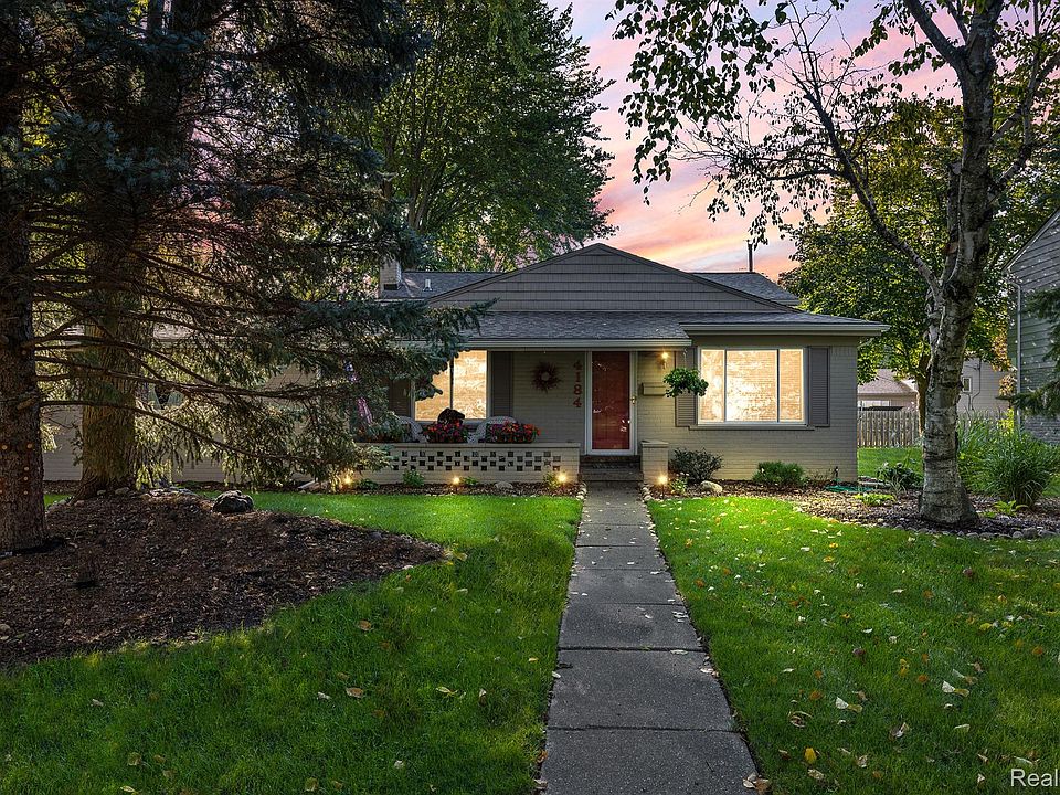 1st image of 4184 Cambridge Crescent Dr
