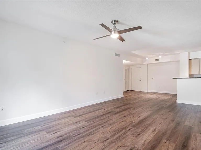 2421 NE 65th St #309 — Photo 6
