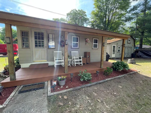 127 Mallard Ave, Houghton Lake, MI 48629