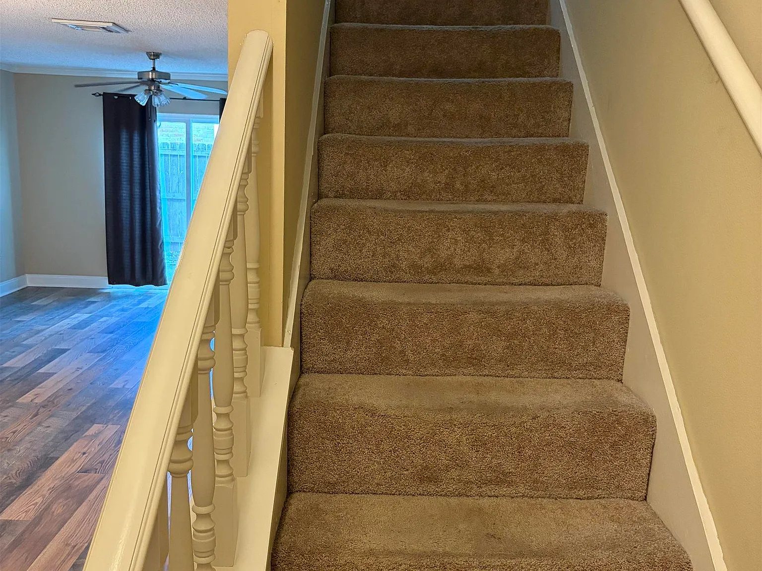 2 bed, 1100 sqft, $1,300 — Photo 3
