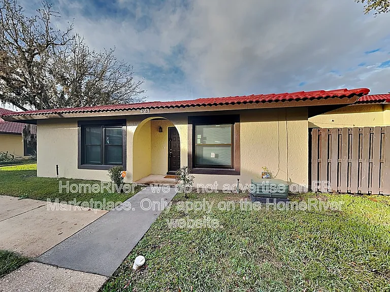 421 Hunter Cir — Photo 17