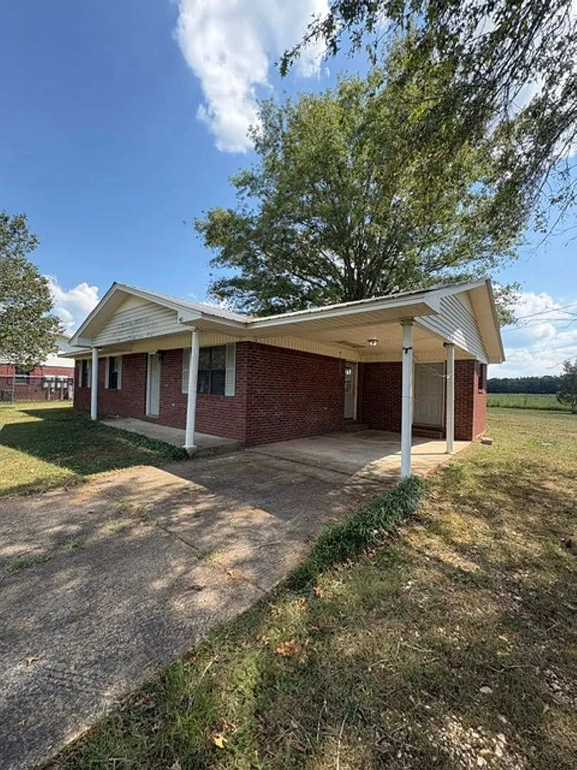 Renovated 3 Bedroom 1.5 Bath Home for Rent! — Photo 3