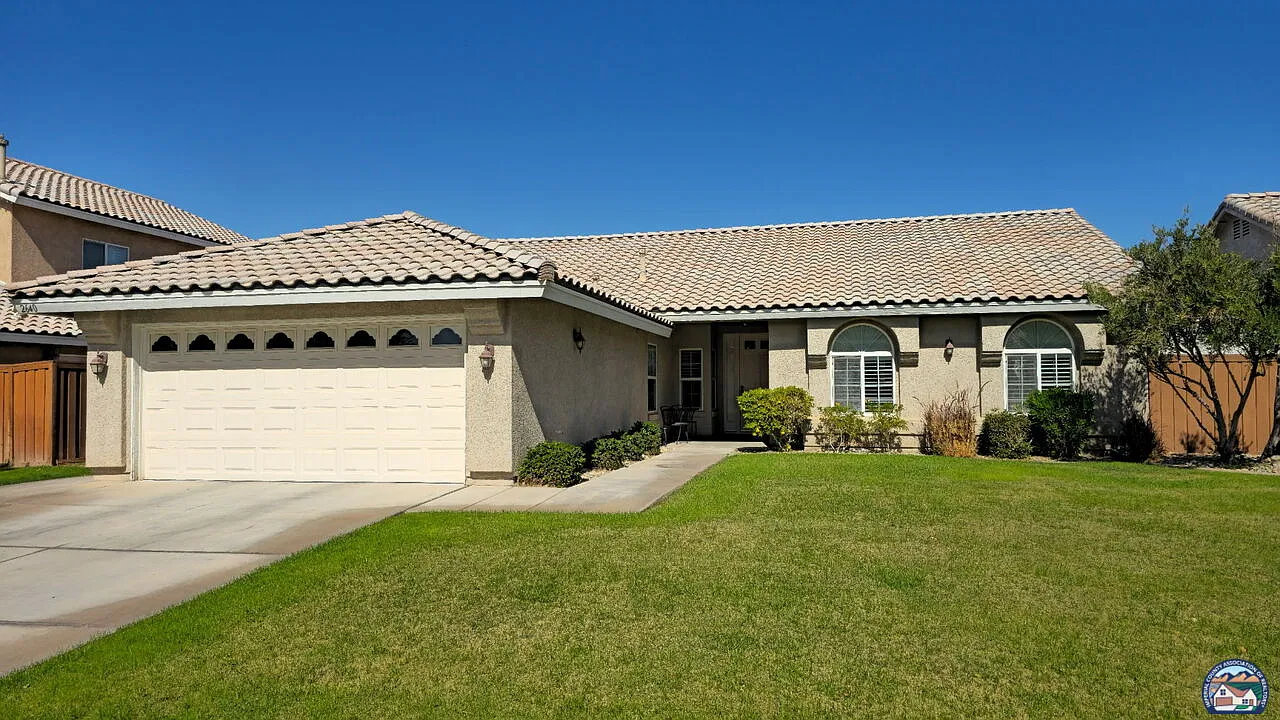 3 bed, 2.0 bath, 1809 sqft, $2,700 — Photo 1