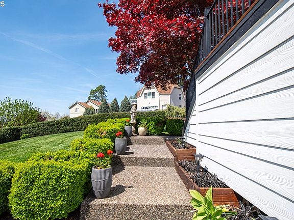 3rd image of 315 NE 16th Ave