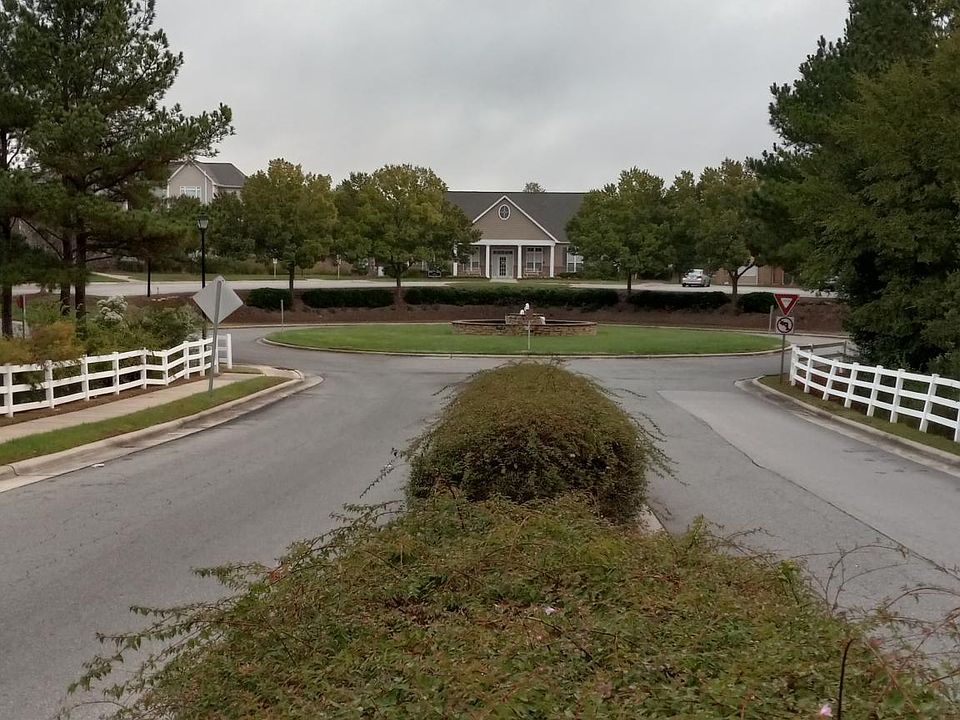 Entrance to community facing Avera Management Clubhouse. (Don_t go there)