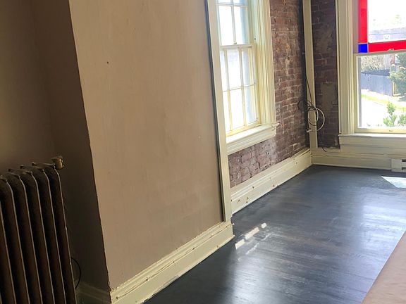 3rd image of 1098 Livingston St #1